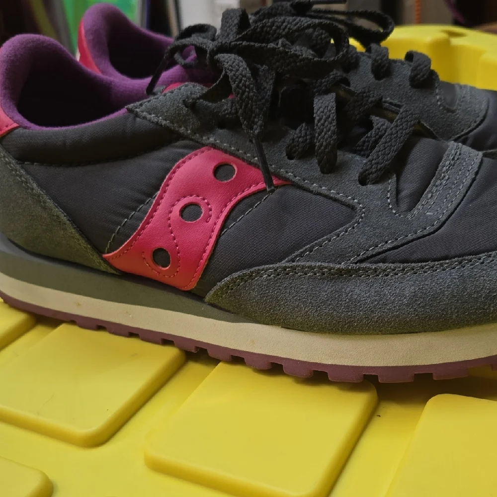Saucony Charcoal and Magenta Athletic Shoes - Picture 1 of 6